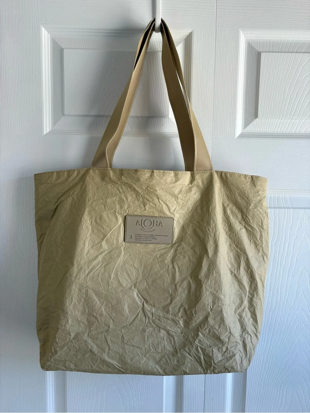 Aloha Collection Day Tripper Water Resistant Tyvek® Tote Beige Bag Travel Gym